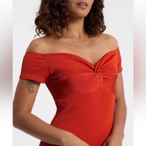 NWT Express XL Body Contour Seamless Ribbed Off The Shoulder Twisted MIDI Dress - Picture 4 of 4